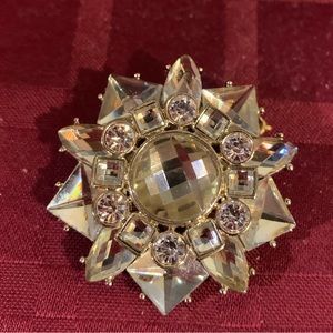 Avon President’s Recognition Program 2015, Crystal brooch